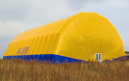Inflatable aircraft hangar