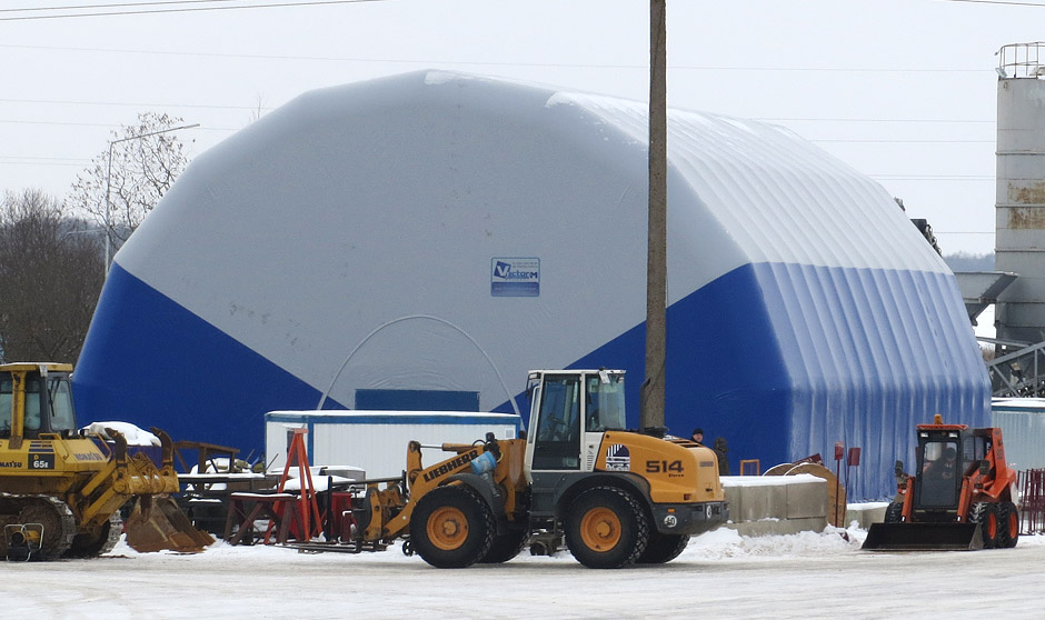 Hangar for machinery